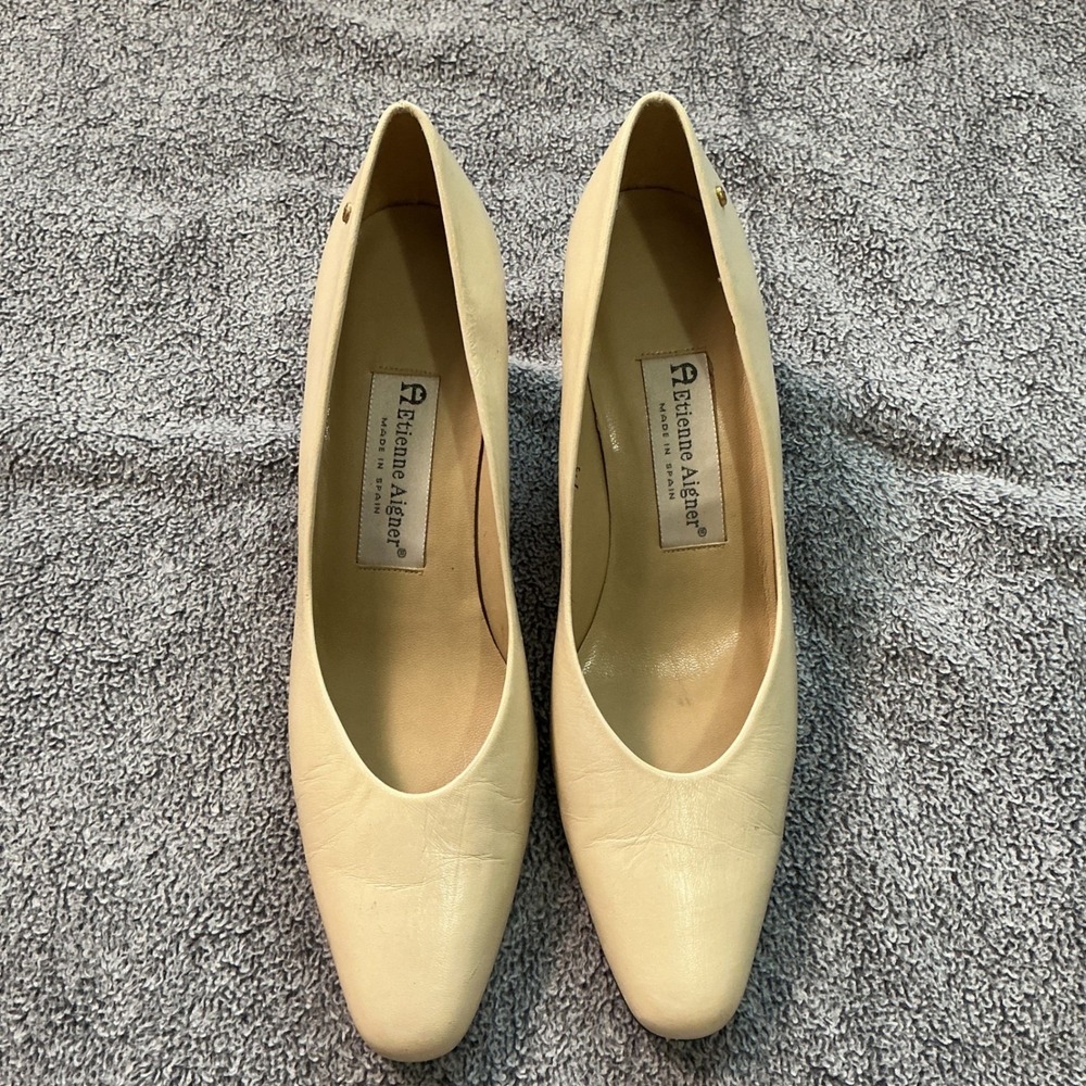 Etienne Aigner Womens 7.5 N Cream Leather Block Heel Pumps Made in Spain